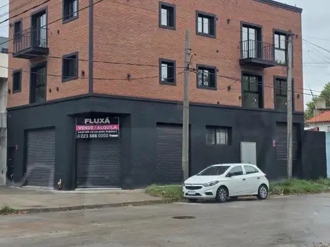 Local comercial en esquina tipo PH sin gastos
