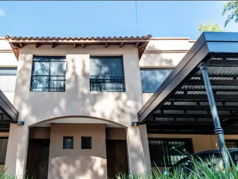 Casa en venta de 3 dormitorios en Aldea Fisherton Rosario