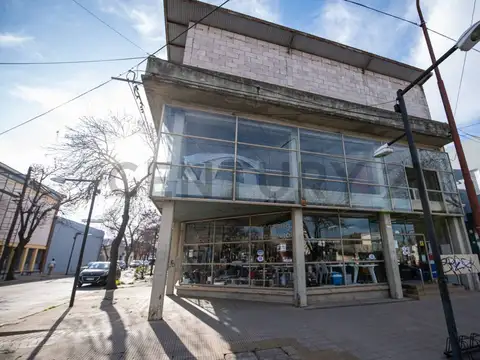 Rivadavia 400, Piso 0