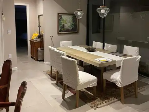 Casa 7 ambientes con 3 baños