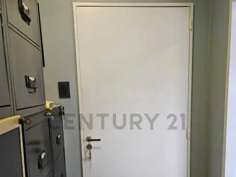 OFICINA EN VENTA, EN GALERIA DE LA PLATA