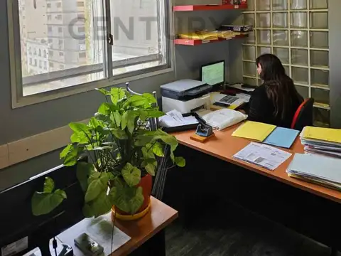 OFICINA EN VENTA, EN GALERIA DE LA PLATA