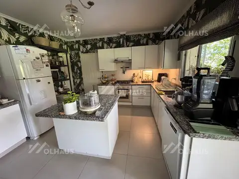 Casa 5 ambientes con 3 baños