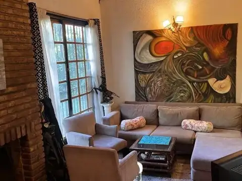 Casa en Alquiler con 3 cocheras