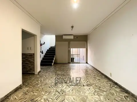 Depto Tipo Casa 4 ambientes con 2 baños