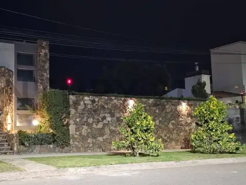 Dr. Perinetti 100, Piso 0