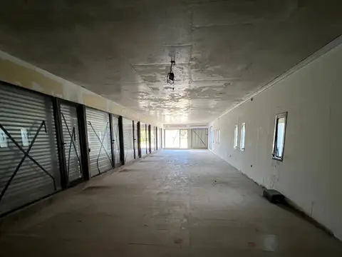 Local en Alquiler Via Púb.