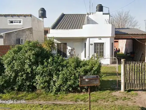 Comoda casa sobre Candido Lopez 3348, Glew