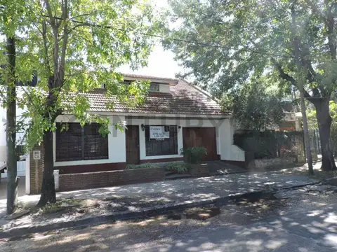 Casa lote propio 5 ambientes patio jardín, parrilla, cochera