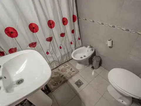 VENTA - PH  3 AMBIENTES y 1/2  - REFACCIONADO - TERRAZA - PARRILLA - SIN EXPENSAS - VILLA URQUI...