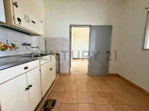 Venta Casa de 3 Dormitorios con patio y cochera en Parque Field, Rosario