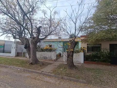 VENTA CASA 3 AMB EN PILAR PARA RECICLAR