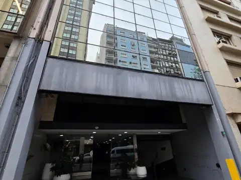 Oficinas recicladas con una cochera, piso alto