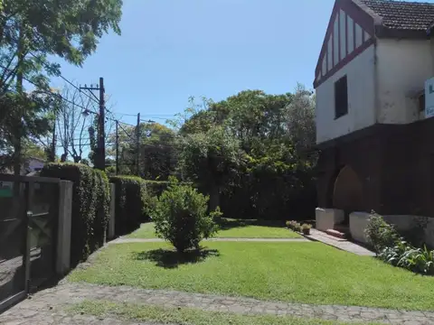 Casa 7 ambientes con 1 baño