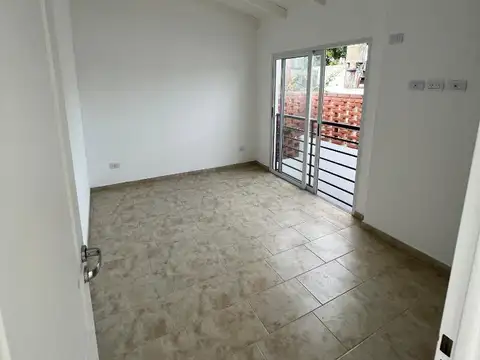 Alquiler, 3 amb tipo duplex, 2 baños, interno. Opc cochera