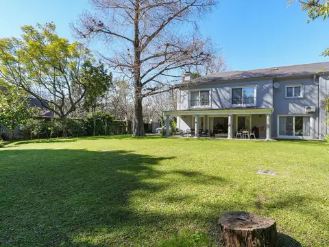 Venta casa 5 ambientes lote 2300 M2 en Las Lomas de San Isidro