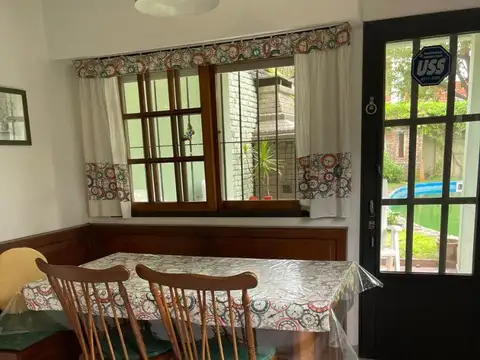MUY BUENA CASA EN VENTA MARTINEZ APTO COMERCIAL, MUY BUEN ESTADO