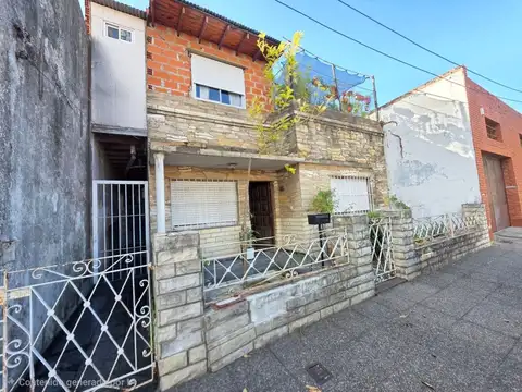 CASA EN VENTA DE 5 AMBIENTES Y PH EN CRUCESITA