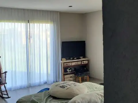 Casa en venta - 4 Dormitorios 4 Baños - Escobar