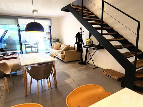 3 DORMITORIOS, GALERIA y JARDIN.