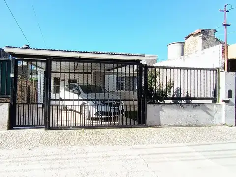 VENTA CASA 4 AMBIENTES COCHERA Y GALPON-ZARATE