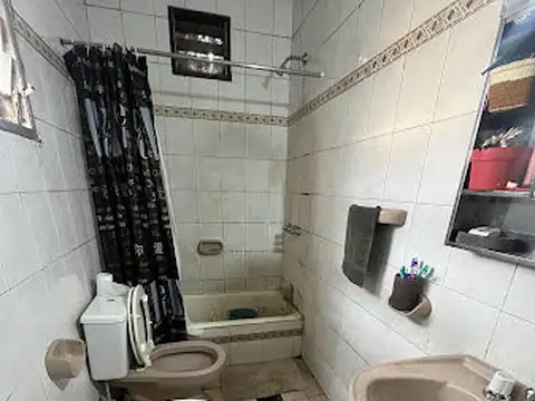 CASA EN VENTA CENTRO DE FLORENCIO VARELA