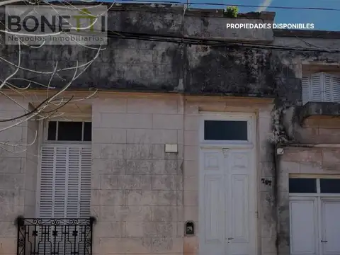 Casa antigua en venta en excelente ubicación y un hermoso patio
