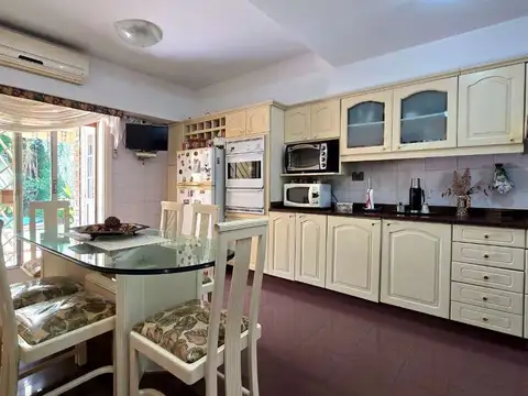 Casa 3 ambientes con 2 baños