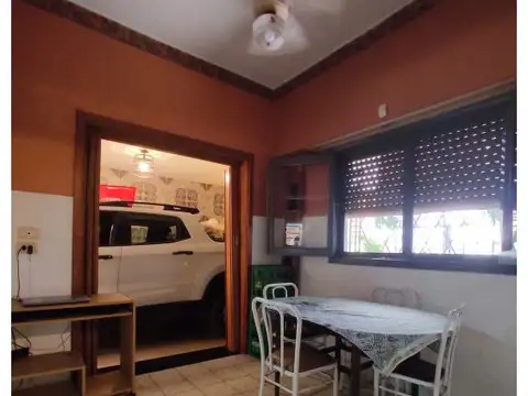 CASA SOBRE AVENIDA CON ASCENSOR - 3 DORMITORIOS