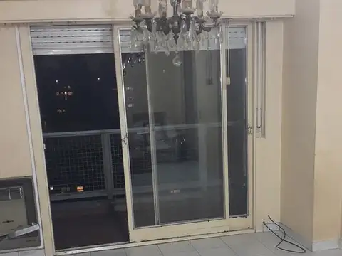 3 ambientes a la calle con balcon