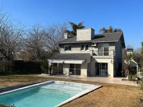 VENTA CASA 4  AMBIENTES CON PILETA - PUEYRREDON CC