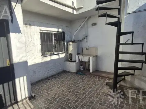 Venta PH 2 ambientes en Bernal Oeste