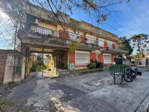 Duplex de cuatro ambientes en venta en Moron Sur