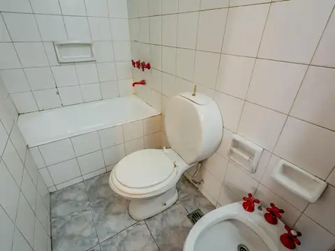 Piso Completo de 211 m² en Edificio Histórico - Categoría y Estilo en Monserrat