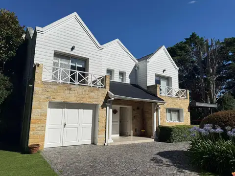 Casa 10 ambientes con 3 baños