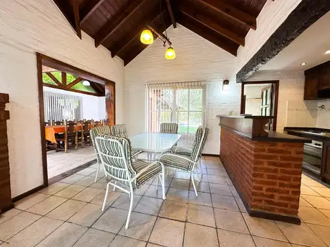 Casa en Venta con 3 cocheras