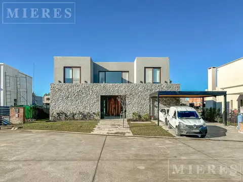 Casa en venta a La Laguna en Laguna Grande, Villanueva.