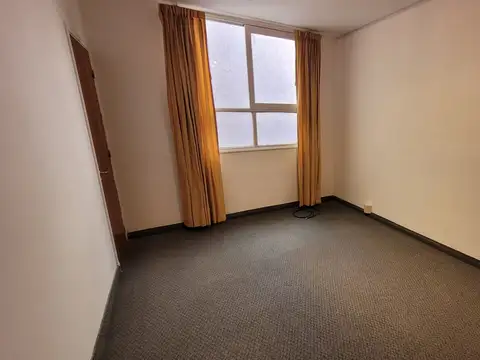 "EXCELENTE UBICACION" SUIPACHA 925, OFICINA DE 4 X 3 (EL ALQUILER INCLUYE EXPENSAS Y ABL) 