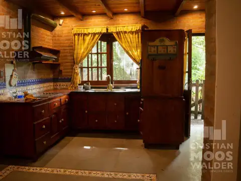 Casa en Venta con 2 cocheras