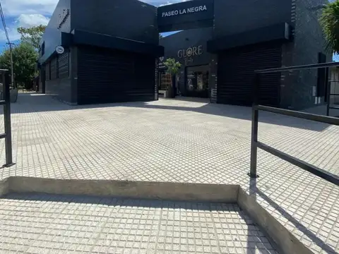 ALQUILER LOCAL EN CENTRO COMERCIAL EN BELLA VISTA