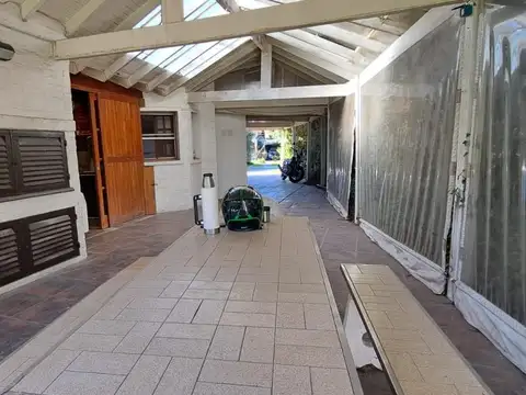 Casa en Venta con 3 cocheras