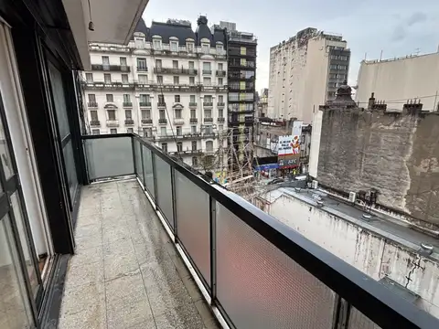 Dos Ambientes contrafrente todo luz Corrientes y Pueyrredon