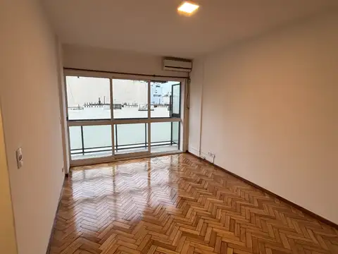 Dos Ambientes contrafrente todo luz Corrientes y Pueyrredon