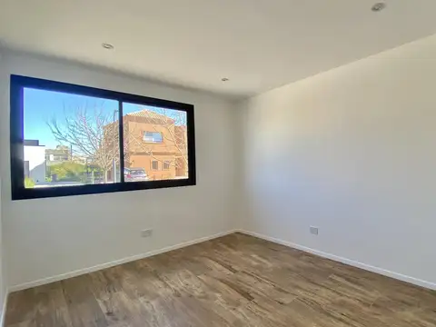 Casa en Venta con 4 cocheras