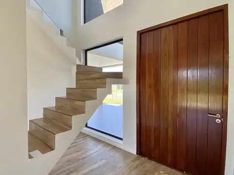 CASA EN PUERTOS DEL LAGO - 5 AMBIENTES - ESTRENAR
