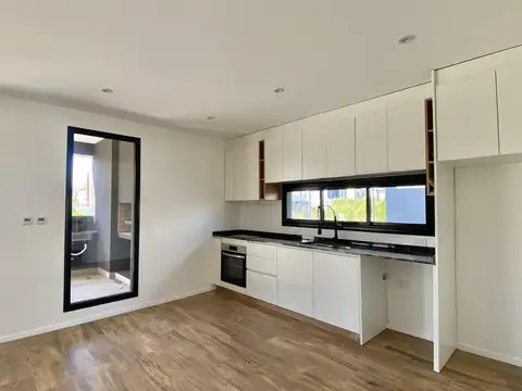 Casa 5 ambientes con 4 baños