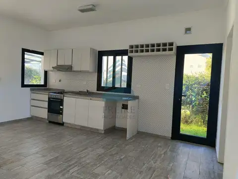 Casa en Alquiler con 1 cochera