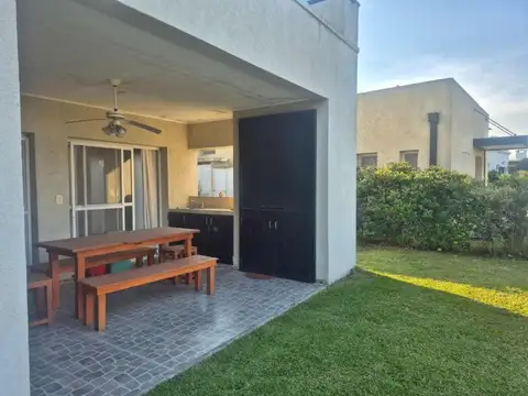 VENTA CASA BARRIO SAN EDUARDO PILAR DEL ESTE