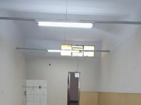 Excelente LOCAL COMERCIAL - PROFESIONAL - Sin expensas  57m2- DEVOTO- Bermudez casi Beiró