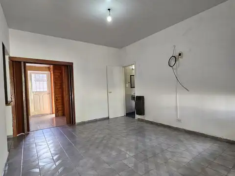 Casa 2 ambientes con 1 baño